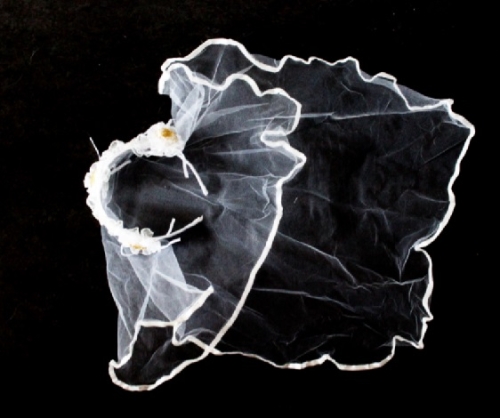 Čelenka se závojem