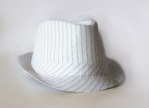 Bílý mafiánský klobouk